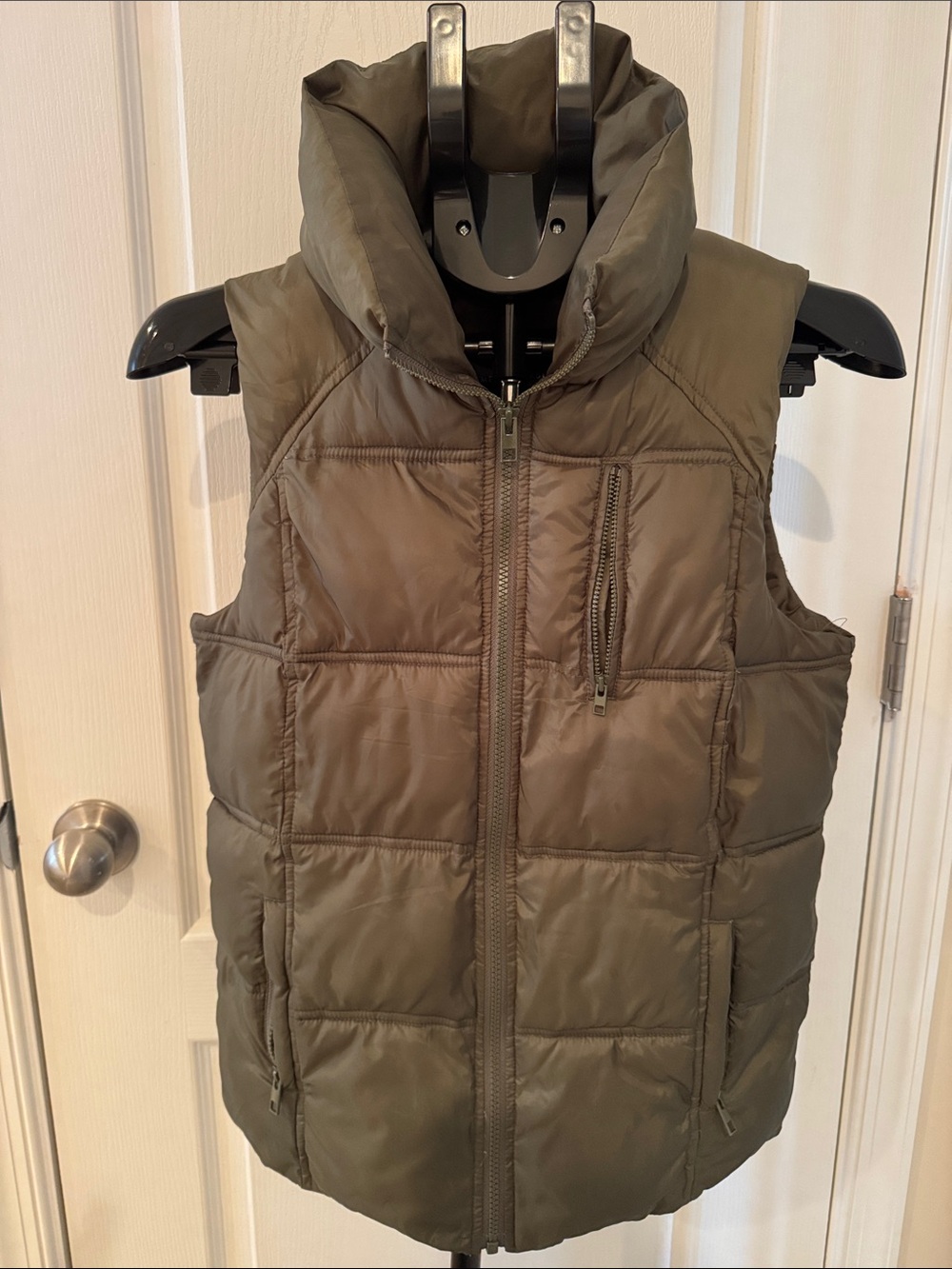 American Eagle Women’s Olive Puffer Vest Jacket - Sleeveless Zip Front